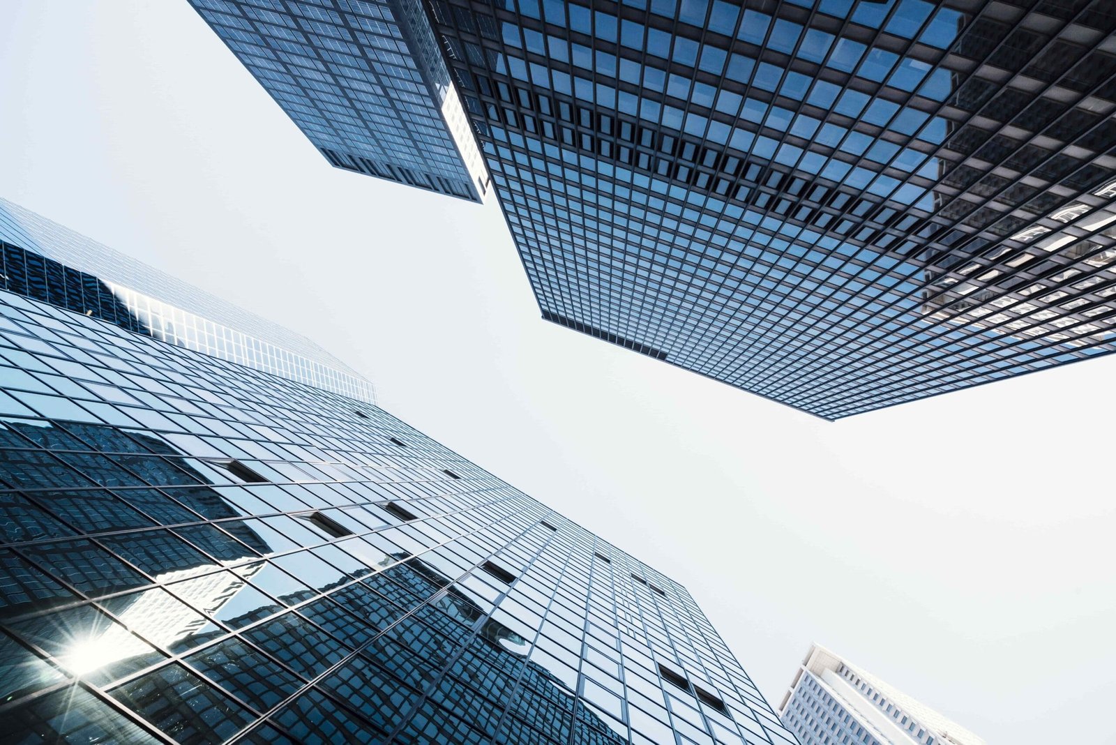 edificios 3 comprimido-min Edificio inteligente con tecnología de automatización y gestión eficiente